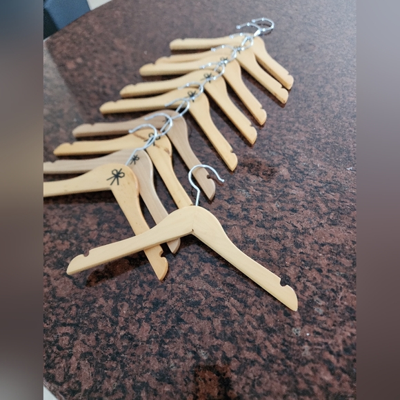 Pack of ten 11 inched Cosabella child wood hangers like new - Picture 3 of 3